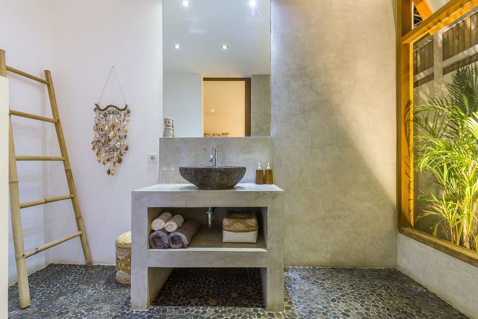 Ensuite Bathroom 2