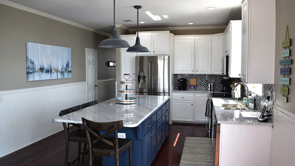 10 kitchen.JPG
