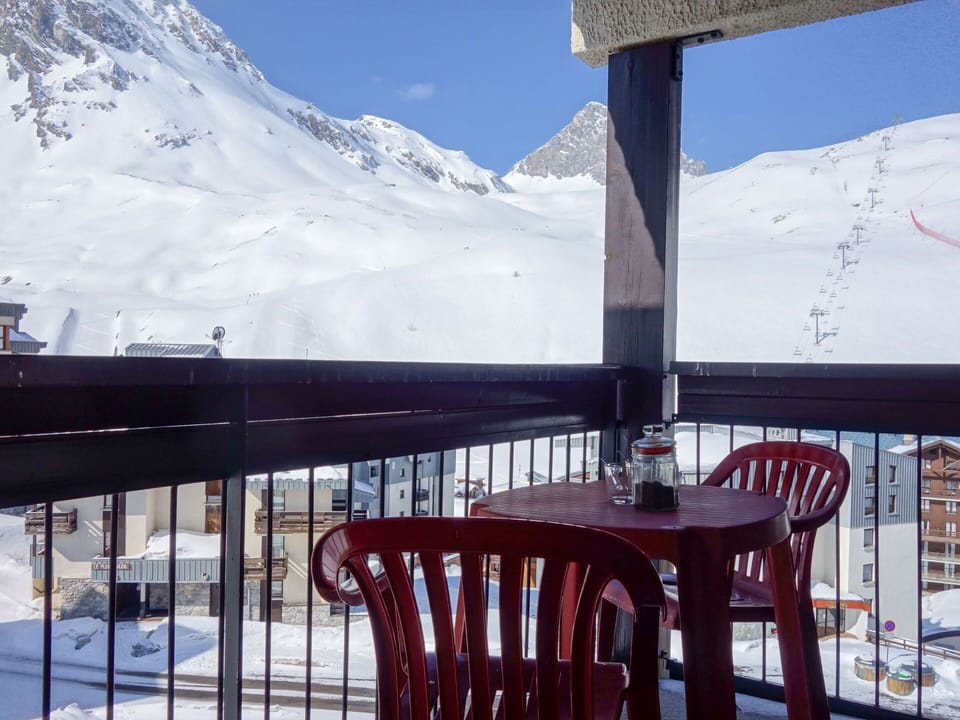 Snow, Sky, Table, Furniture, Mountain, Building, Slope, Chair, Fence, Freezing