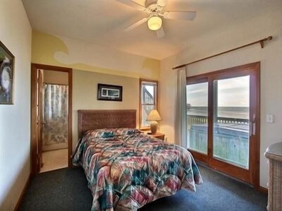 3rd bedroom with deck and hot tub