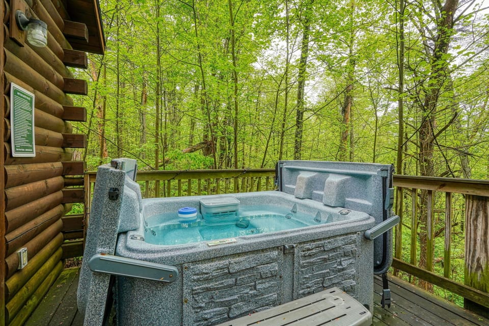 Hot Tub / whirlpool bath (Outdoor)
