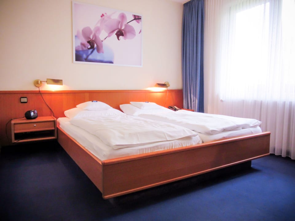 Double Room, 1 Double Bed, Non Smoking | Desk, blackout drapes, rollaway beds, free WiFi