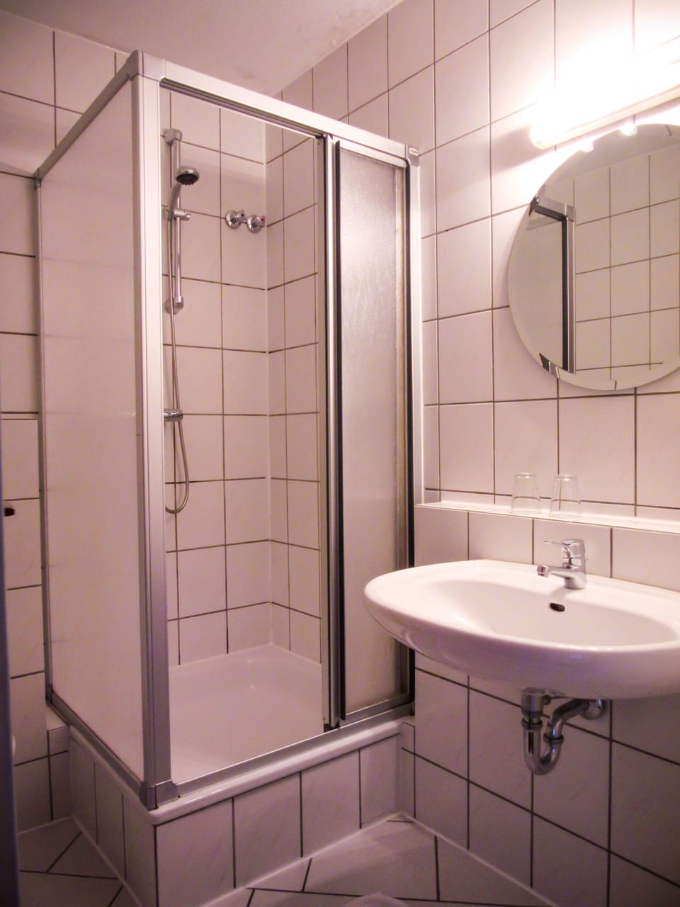 Double Room, 1 Double Bed, Non Smoking | Bathroom | Shower, towels