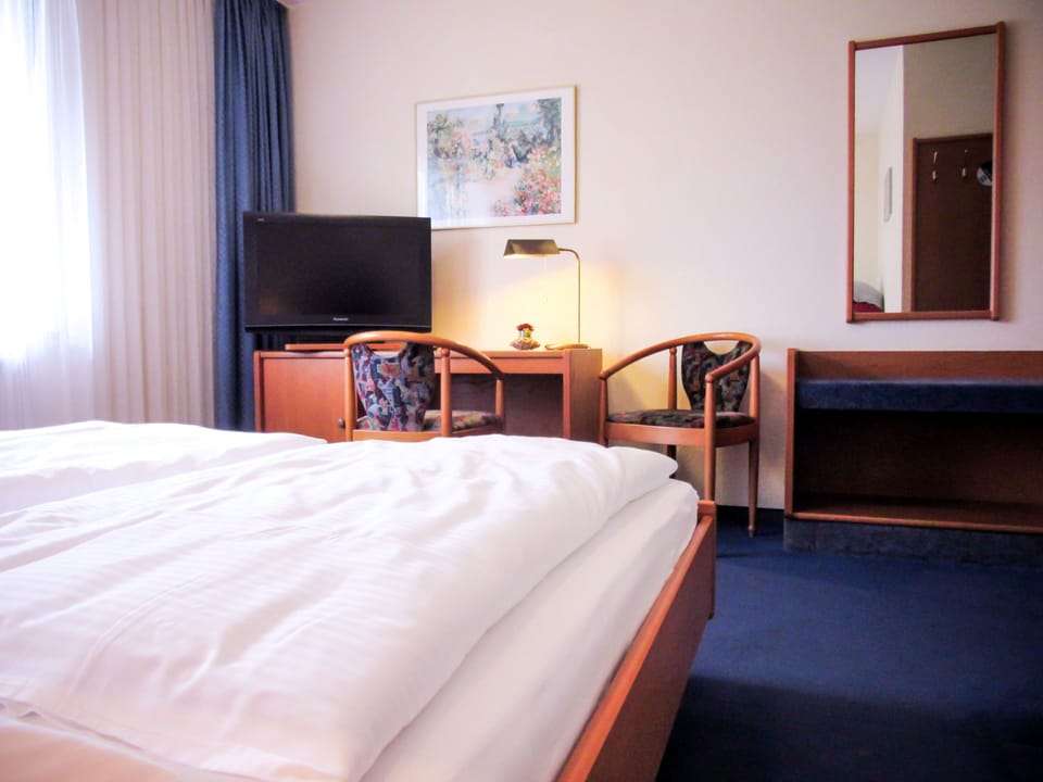Desk, blackout drapes, rollaway beds, free WiFi