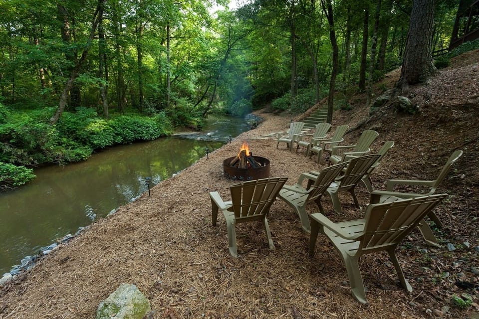 Get the smores out! Plenty of seating and views for GOOD TIMES!