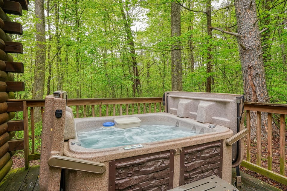 Hot Tub / whirlpool bath (Outdoor)