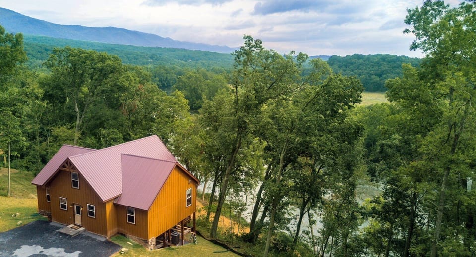 Breathtaking views of both mountains, river and hill sides