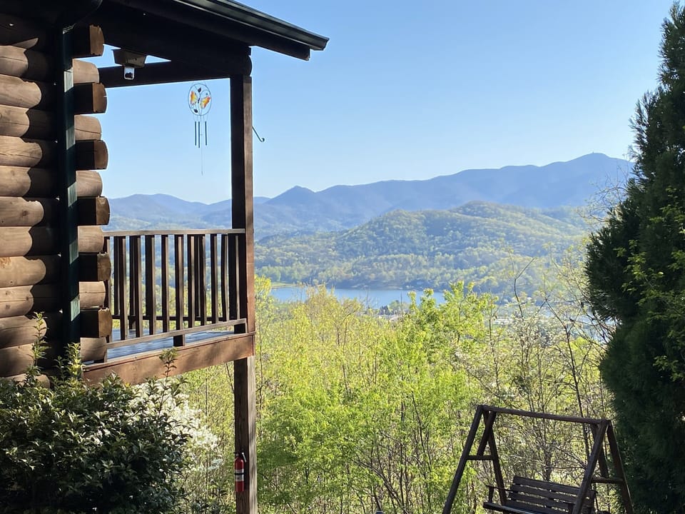 Year round beautiful view. Come and enjoy. 
