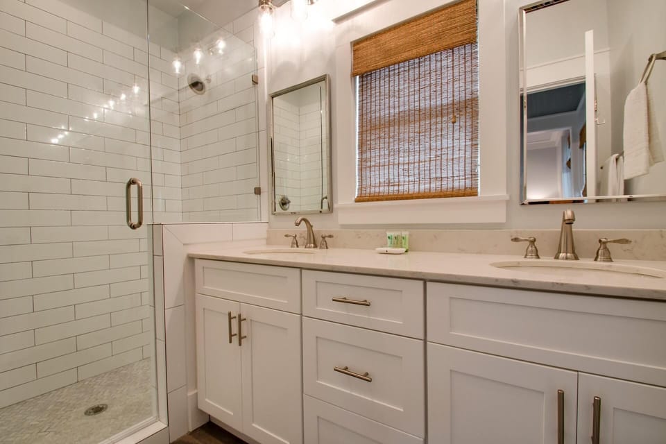 Second Floor Private Guest Suite Bath 