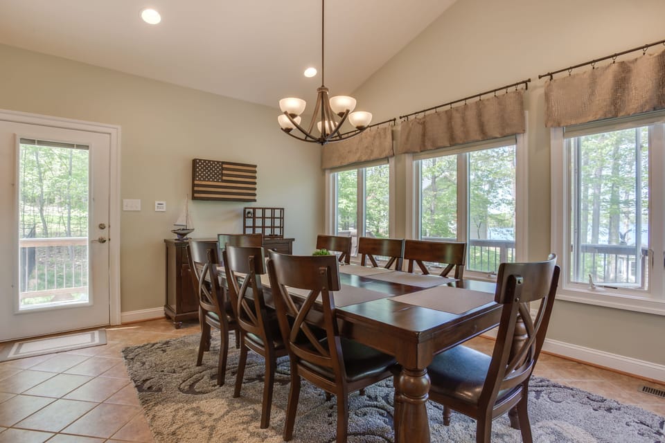 Spacious Seating for 8.  Extra Table & Chairs Available   