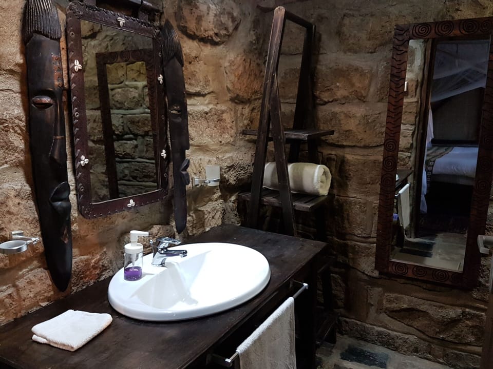Classic Cottage, Garden View | Bathroom | Shower, free toiletries, towels