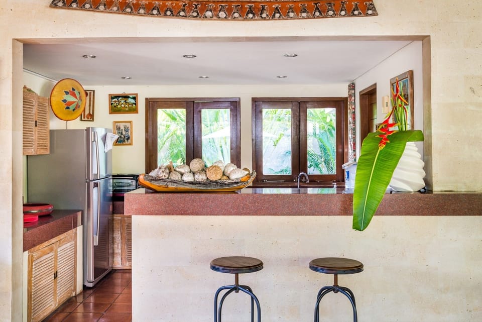 Spacious 4 Bedrooms Villa in Seminyak-Bar table at Kitchen
