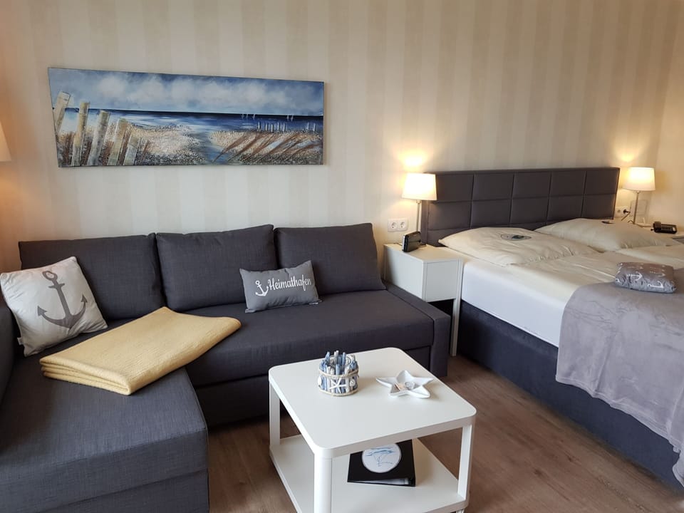 Premium Double Room | Hypo-allergenic bedding, minibar, in-room safe, desk