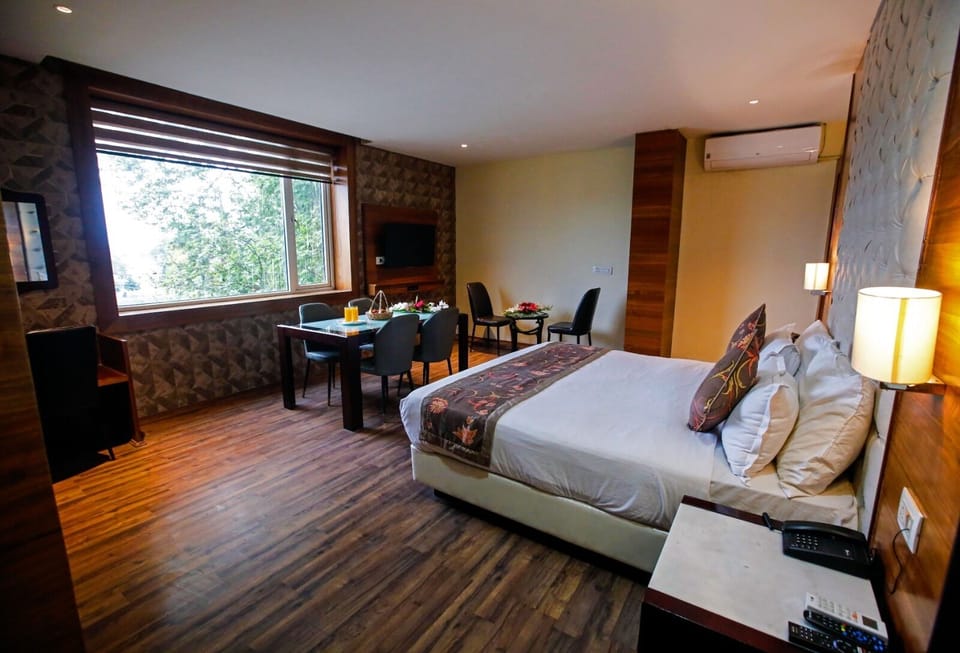Superior Double Room | Premium bedding, minibar, in-room safe, desk