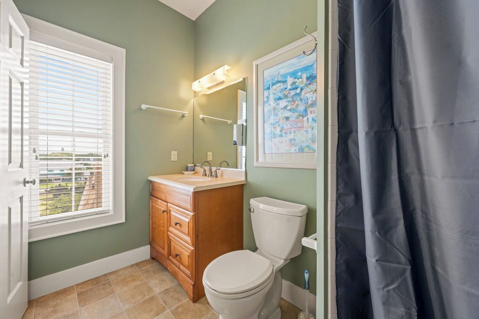 Full Shared Bathroom in Hallway