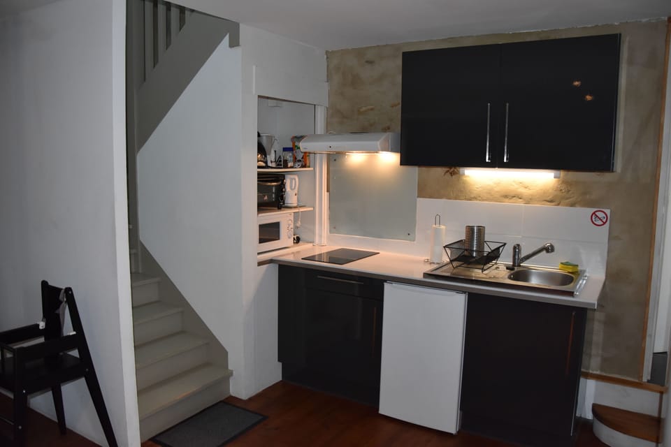 House, 2 Bedrooms (Keryanti) | Private kitchen | Full-size fridge, microwave, oven, stovetop