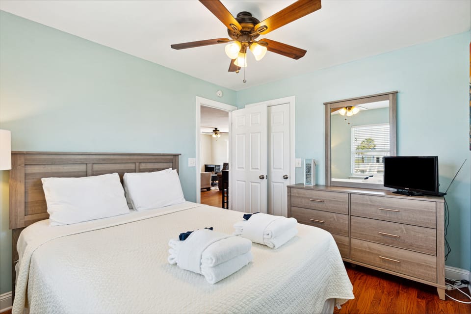 Bedroom 3 features a Queen bed and smart TV.