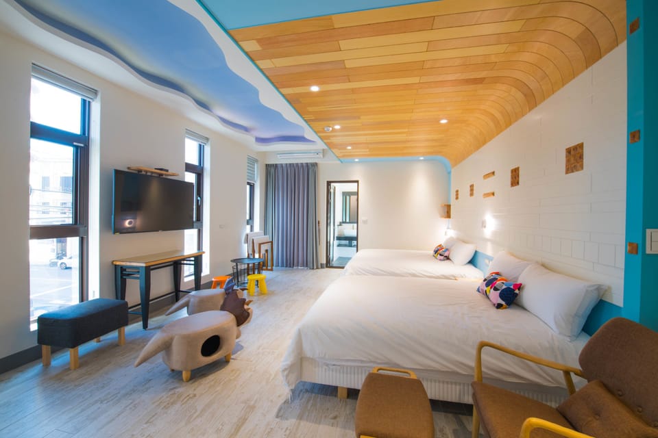 Family Room | Egyptian cotton sheets, premium bedding, down comforters, pillowtop beds