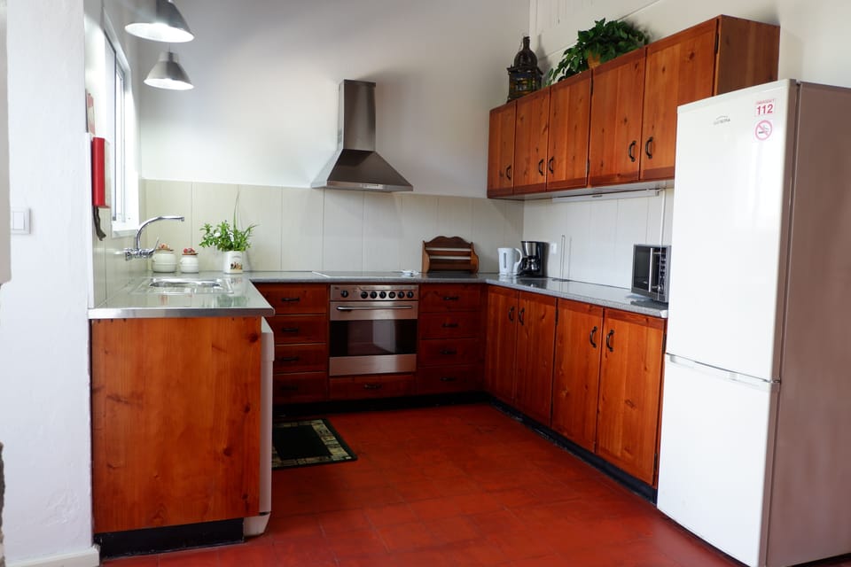 Full kitchen with everything a chef could want, including a dishwasher!