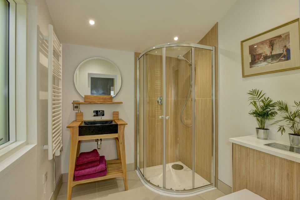 Bedroom 4 en-suite