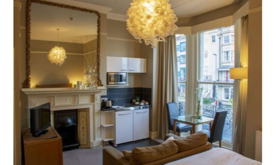 Superior Double Room, 1 Double Bed, Non Smoking, Partial Ocean View | Private kitchenette | Microwave, electric kettle