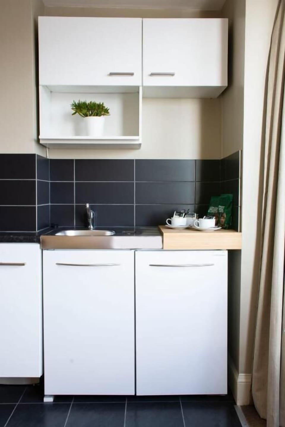 Microwave, electric kettle