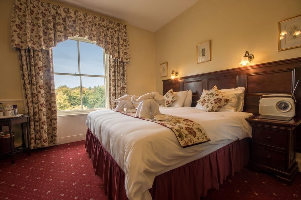 Double or Twin Room, Lake View (38 steps to Second Floor, Room 11) | Free WiFi, bed sheets