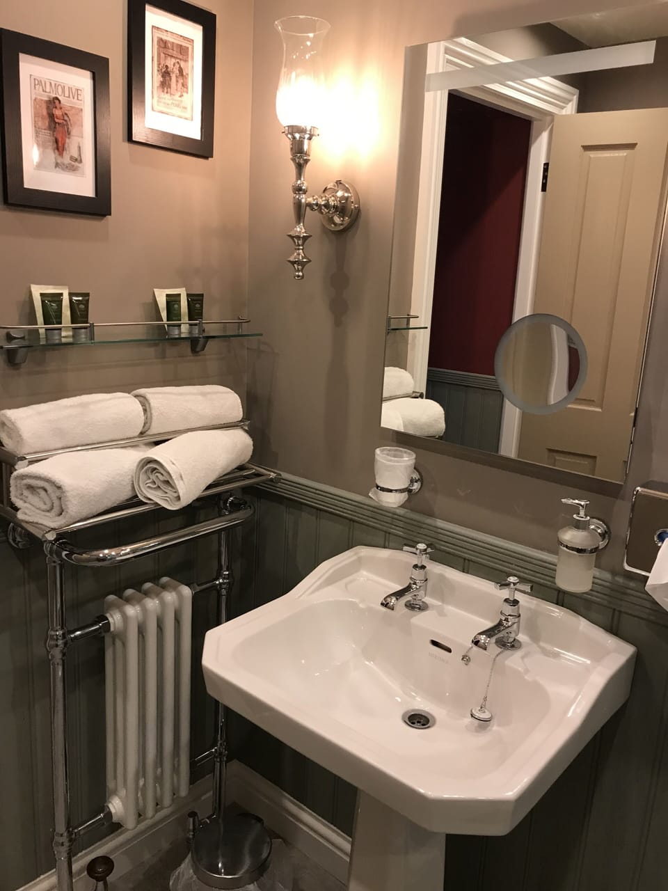 Double Room | Blackout drapes, WiFi (free), bed sheets