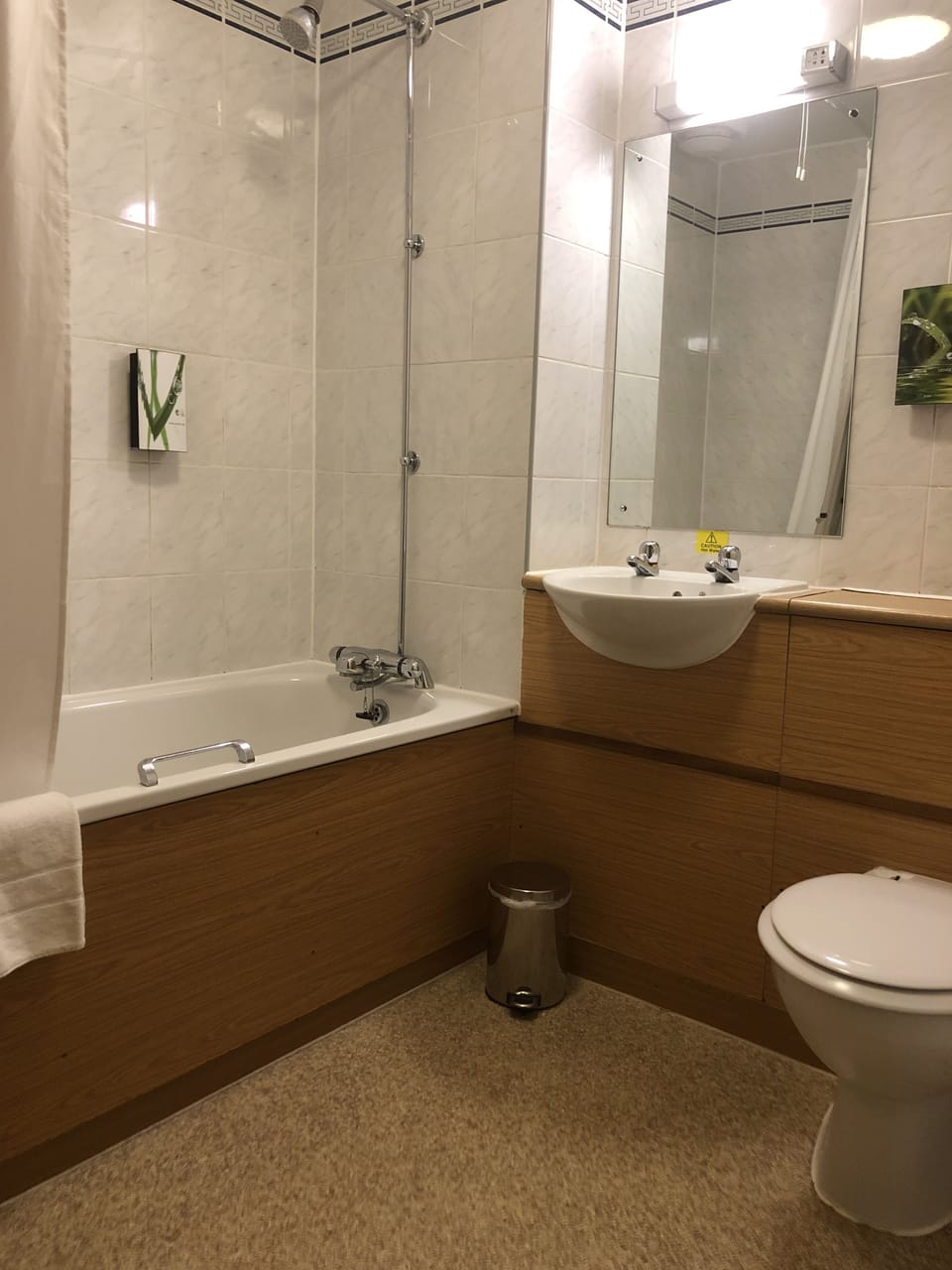 Family Room, Non Smoking | Bathroom | Combined shower/tub, free toiletries, hair dryer, towels