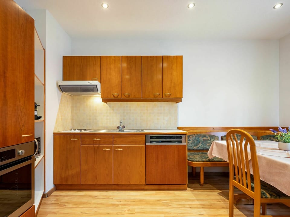 Countertop, Furniture, Cabinetry, Room, Kitchen, Property, Floor, Hardwood, Wood Flooring, Building