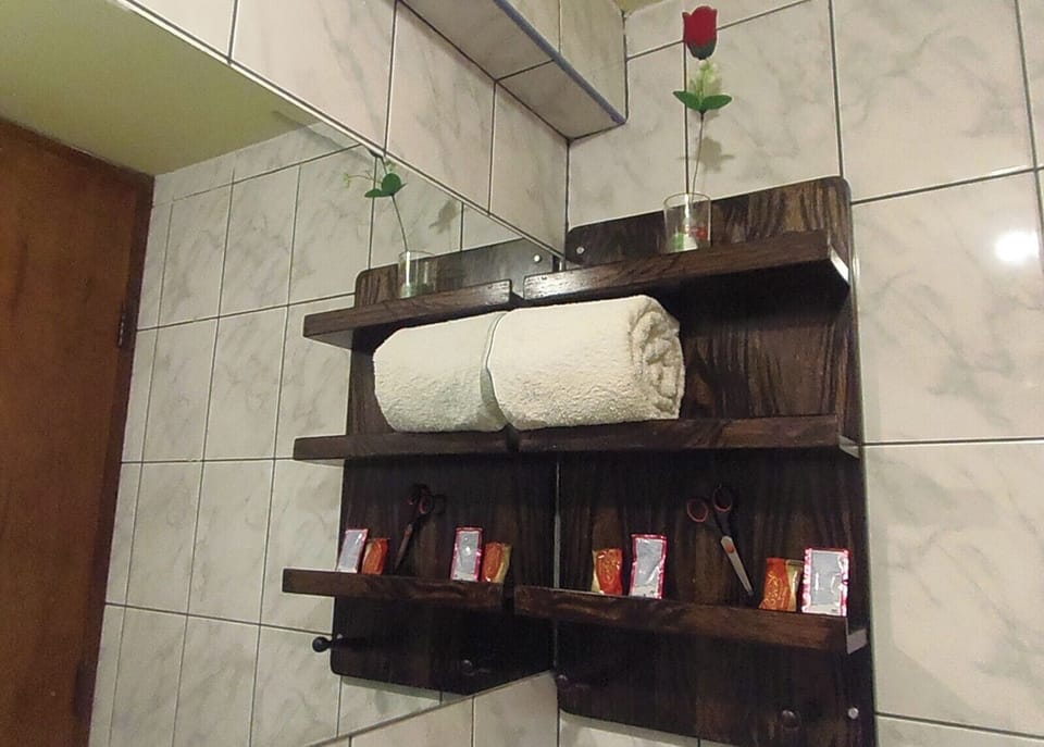 Basic Single Room, 1 Double Bed, Non Smoking | Bathroom | Shower, rainfall showerhead, hair dryer, towels