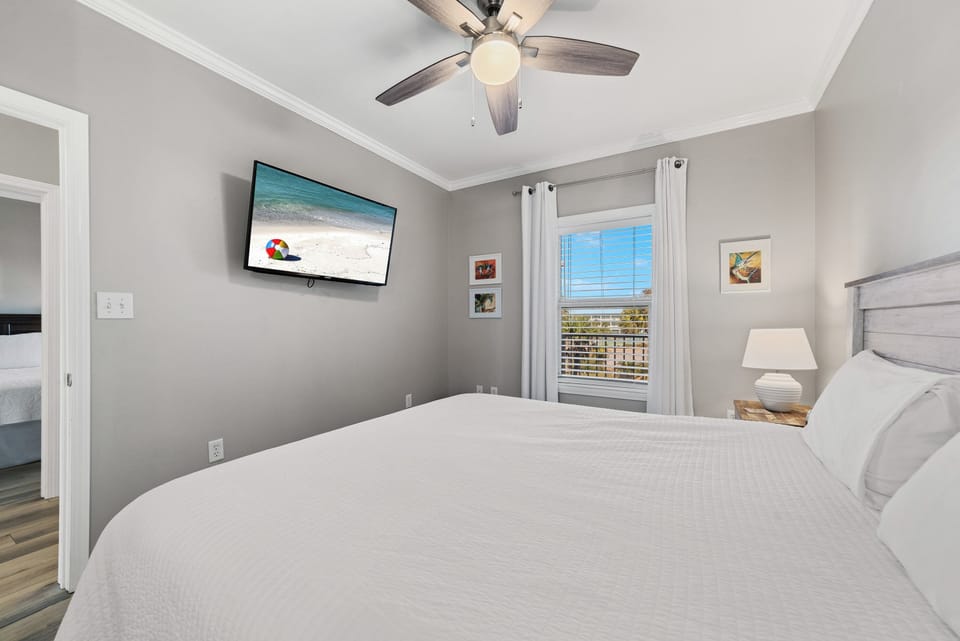 Guest bedroom with King bed