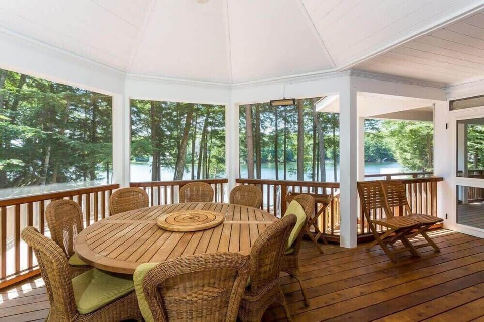 The Muskoka Room table seats 8-12