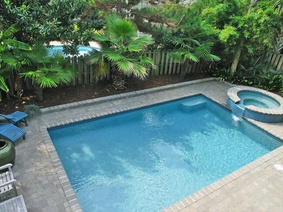 Large In-ground private pool and spa