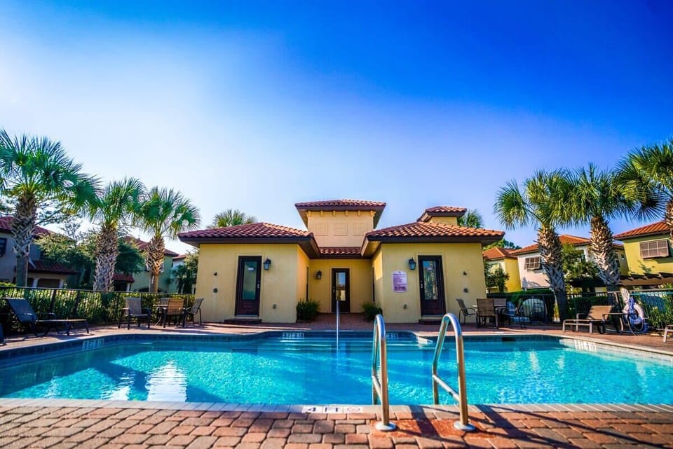Relax and Unwind at the Villa Lago Pool!!