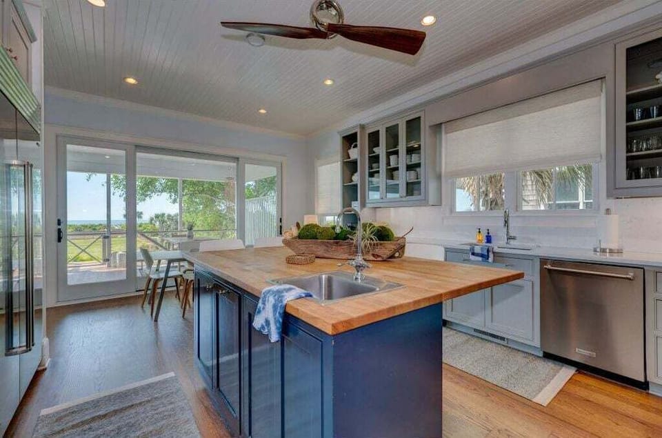 Gourmet kitchen