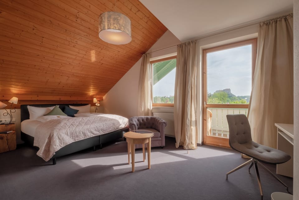 Deluxe Double Room, 1 Double Bed | Desk, free WiFi, bed sheets