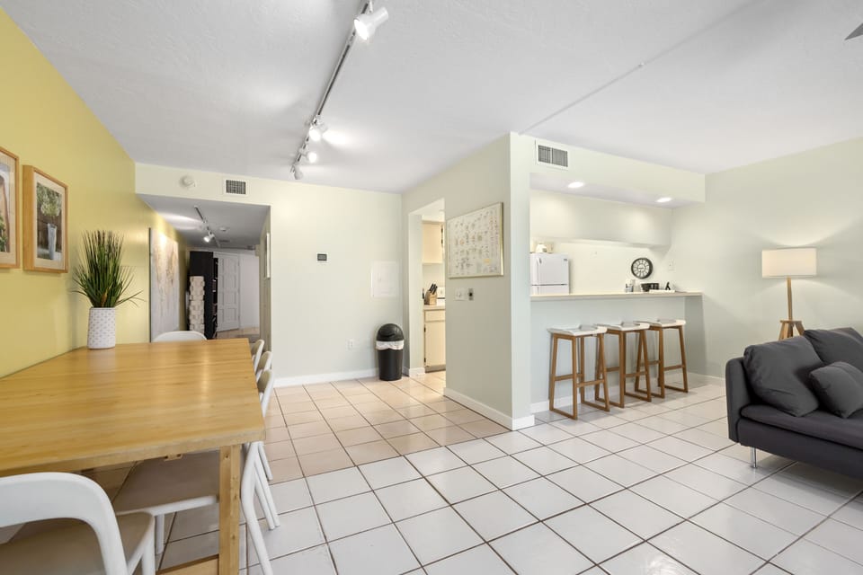 Kitchen & Dining Area