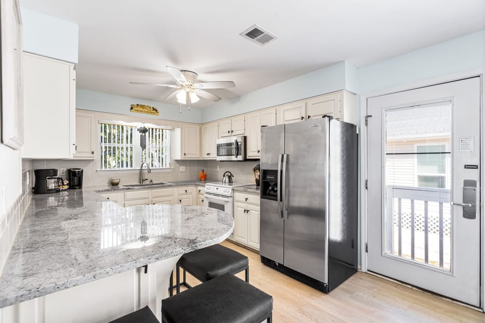 Newly remodeled Kitchen with Bar Seating for 4