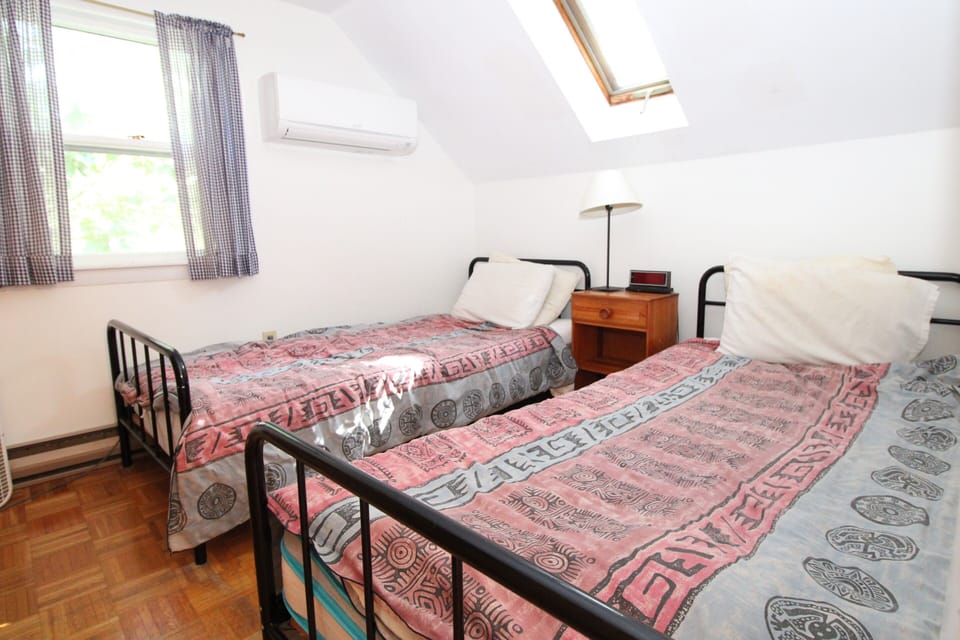 Twin Bedrooms