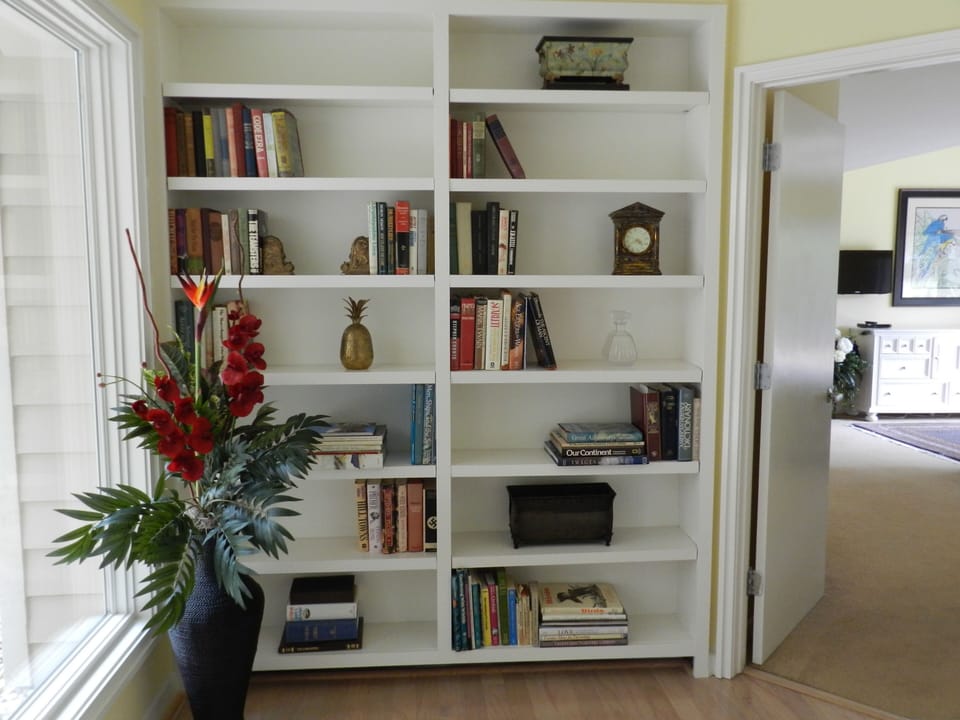 Entry on left side. Looking towards downstairs master bedroom.