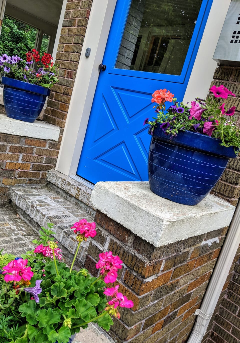 Colorful flowers, art n decor throughout for an authentic & welcoming experience