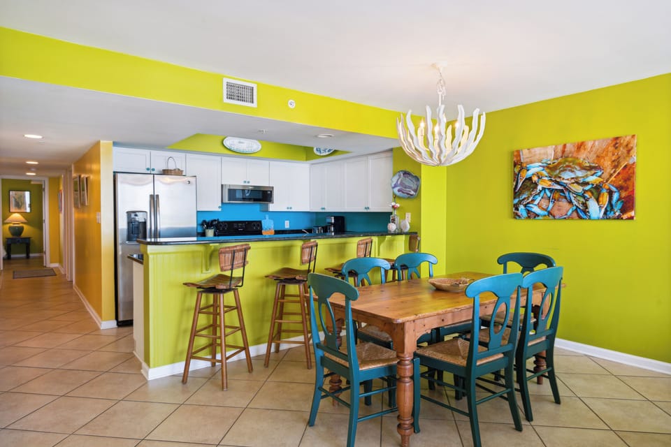 Enjoy family meals. Dining table features seating for 6 and the breakfast bar has seating for 4.