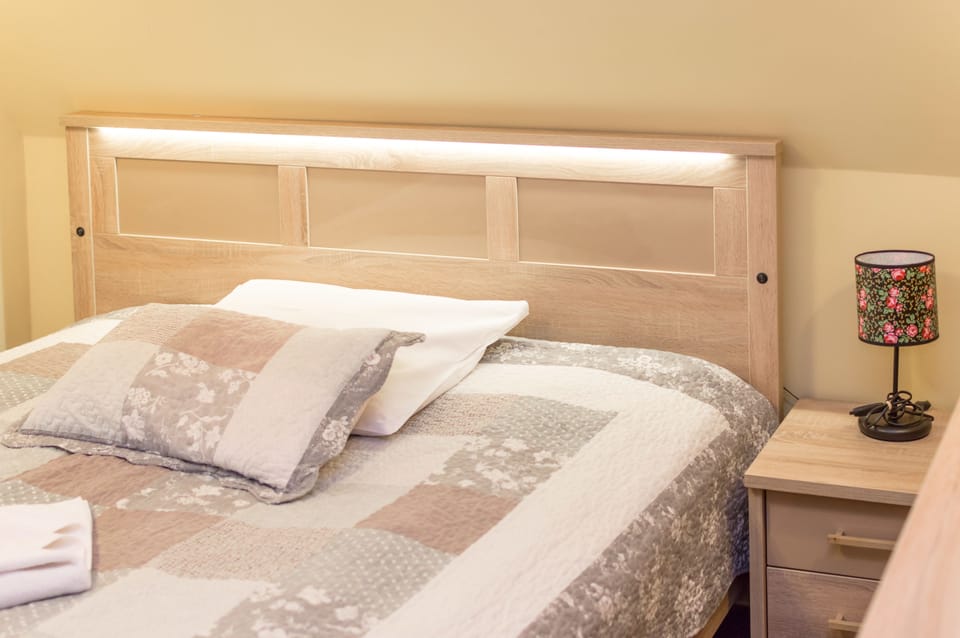 Standard Double Room, Balcony (5) | Desk, free WiFi, bed sheets
