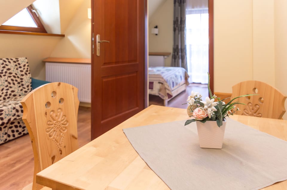 Deluxe Quadruple Room, Private Bathroom (9) | Desk, free WiFi, bed sheets