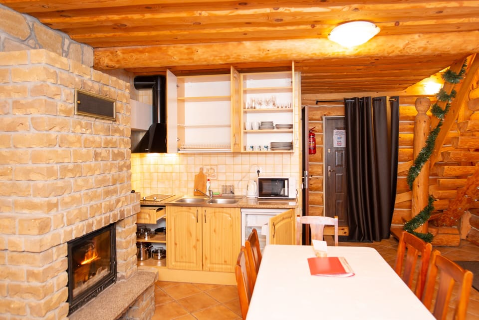 Family Cabin, Multiple Beds (8 persons) | In-room dining