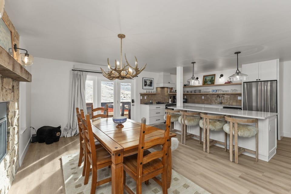 Dining Table with Seating for 6