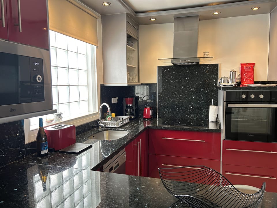 Full kitchen