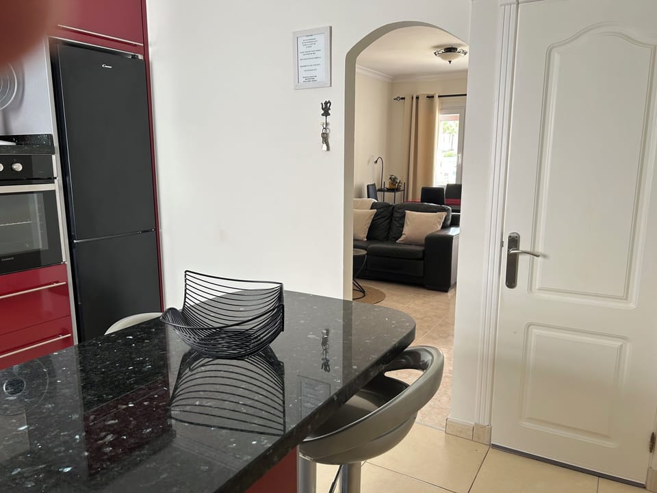 archway to lounge