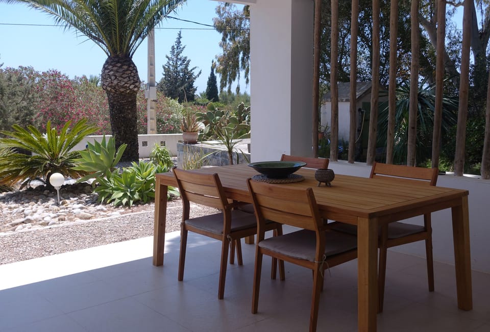 Outside dining/covered terrace